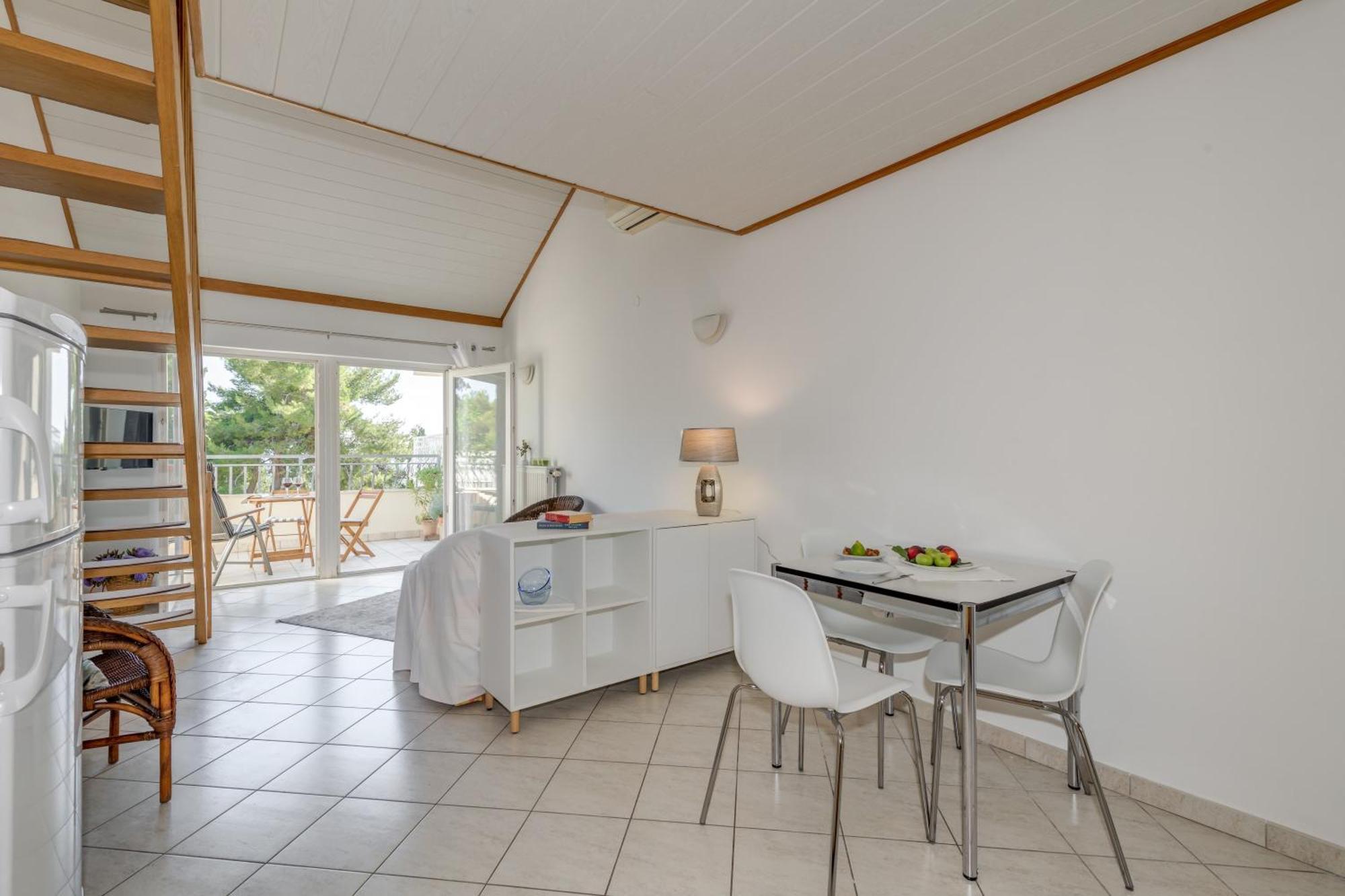 Beachfront Apartment Milan, With Balcony Split Exterior photo