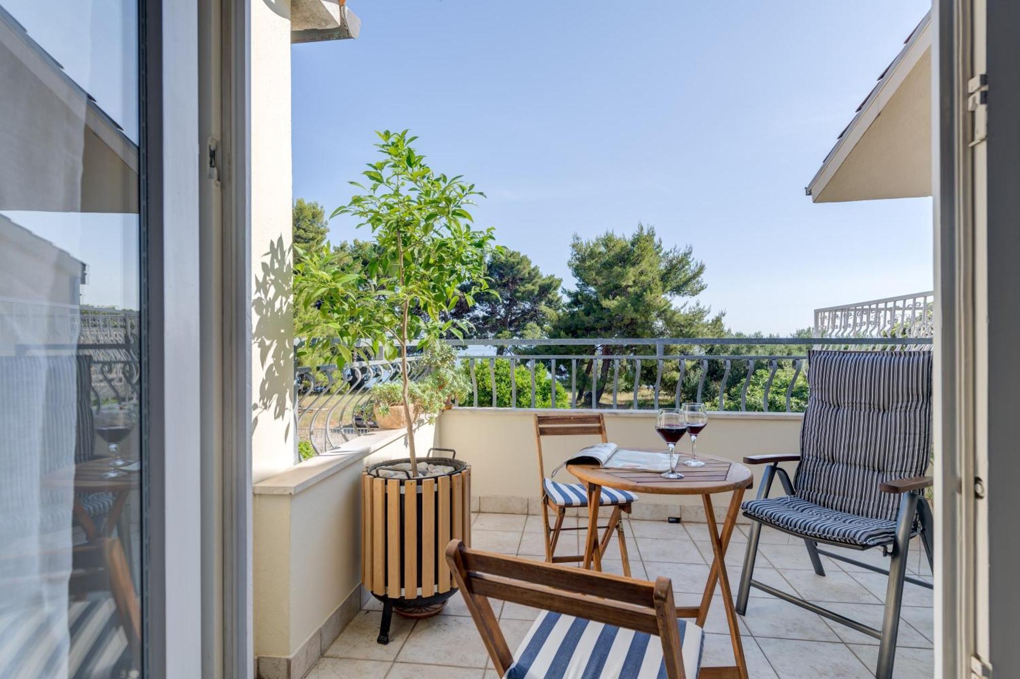 Beachfront Apartment Milan, With Balcony Split Exterior photo